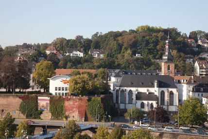 2011_09_23_schloss_Brunnen_vhs_06-15_800x533