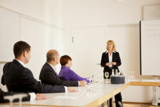Meeting mit mindestens fünf Personen